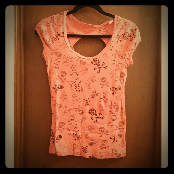**Cute Skull Top - Picture 1 of 2